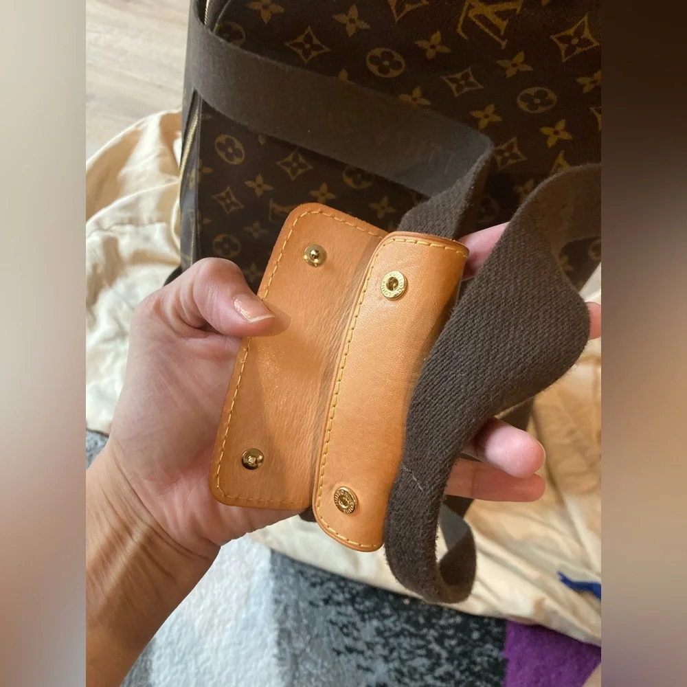 💯% Authentic Louis Vuitton Monogram Duffel Bag (carry-on) - Picture 7 of 16